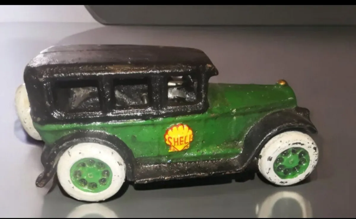 Cast iron heavy Shell car - Image 1