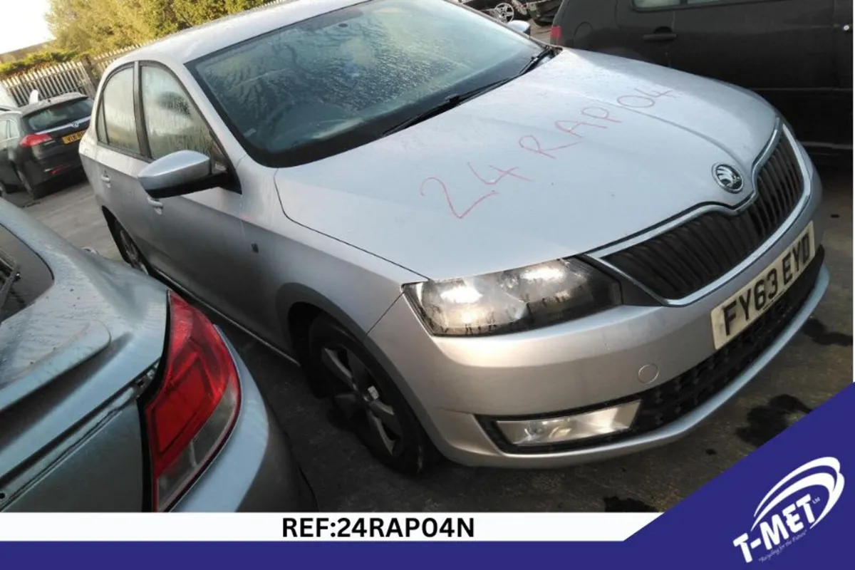 2013 SKODA RAPID BREAKING FOR PARTS - Image 1
