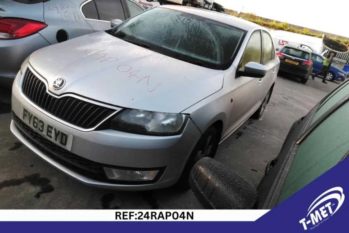 2013 SKODA RAPID BREAKING FOR PARTS - Image 2