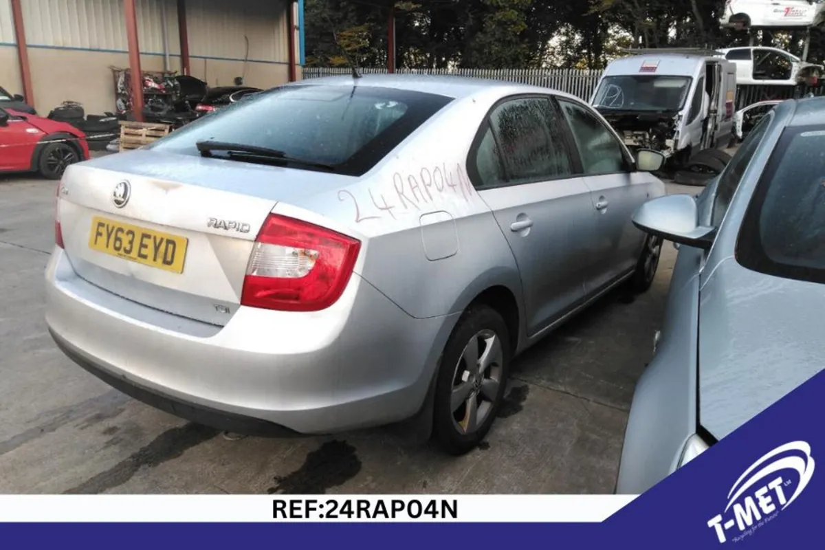 2013 SKODA RAPID BREAKING FOR PARTS - Image 4