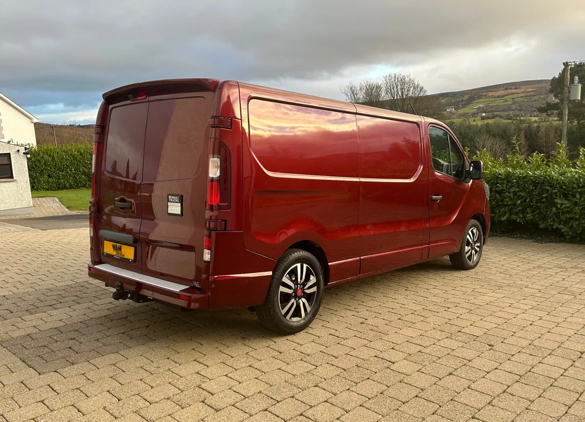 2024 Renault Trafic Exclusive Red Edition 170bhp A - Image 4