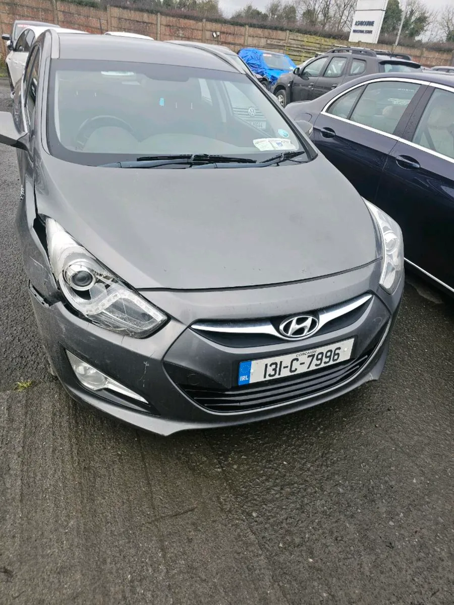 Hyundai i40 diesel ⛽️ slight damage Driving - Image 1