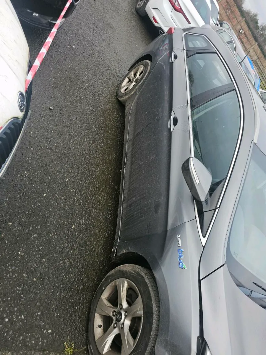 Hyundai i40 diesel ⛽️ slight damage Driving - Image 3