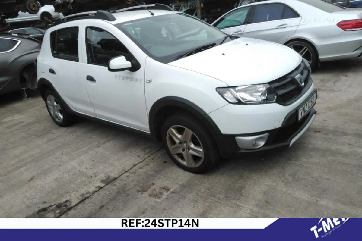 2015 DACIA SANDERO STEPWAY BREAKING FOR PARTS - Image 1