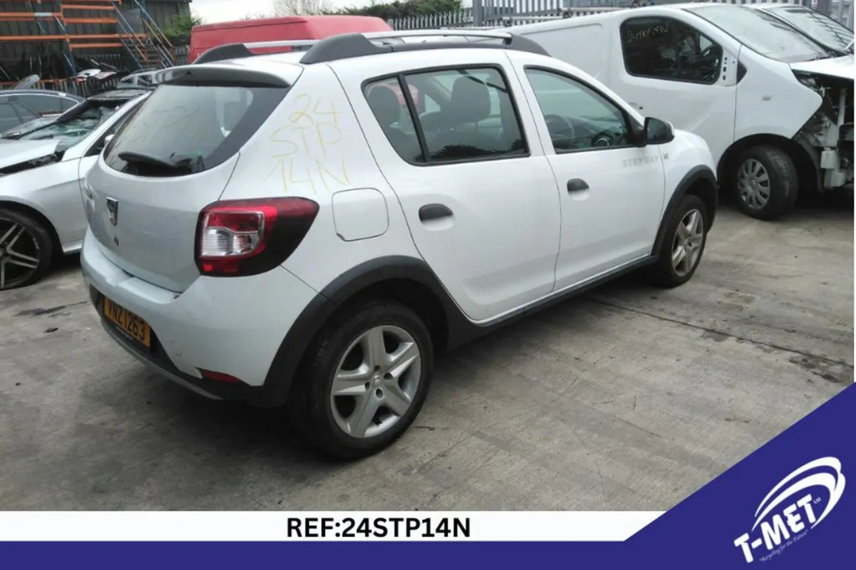 2015 DACIA SANDERO STEPWAY BREAKING FOR PARTS - Image 3