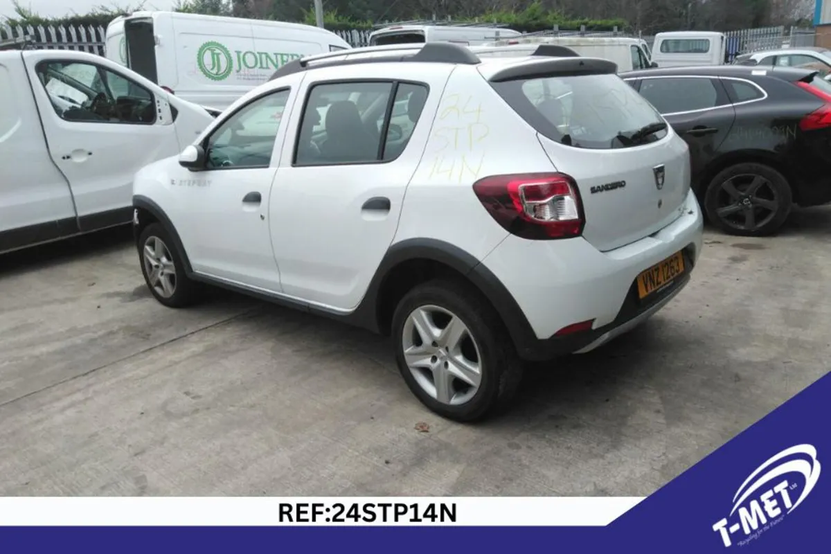 2015 DACIA SANDERO STEPWAY BREAKING FOR PARTS - Image 4