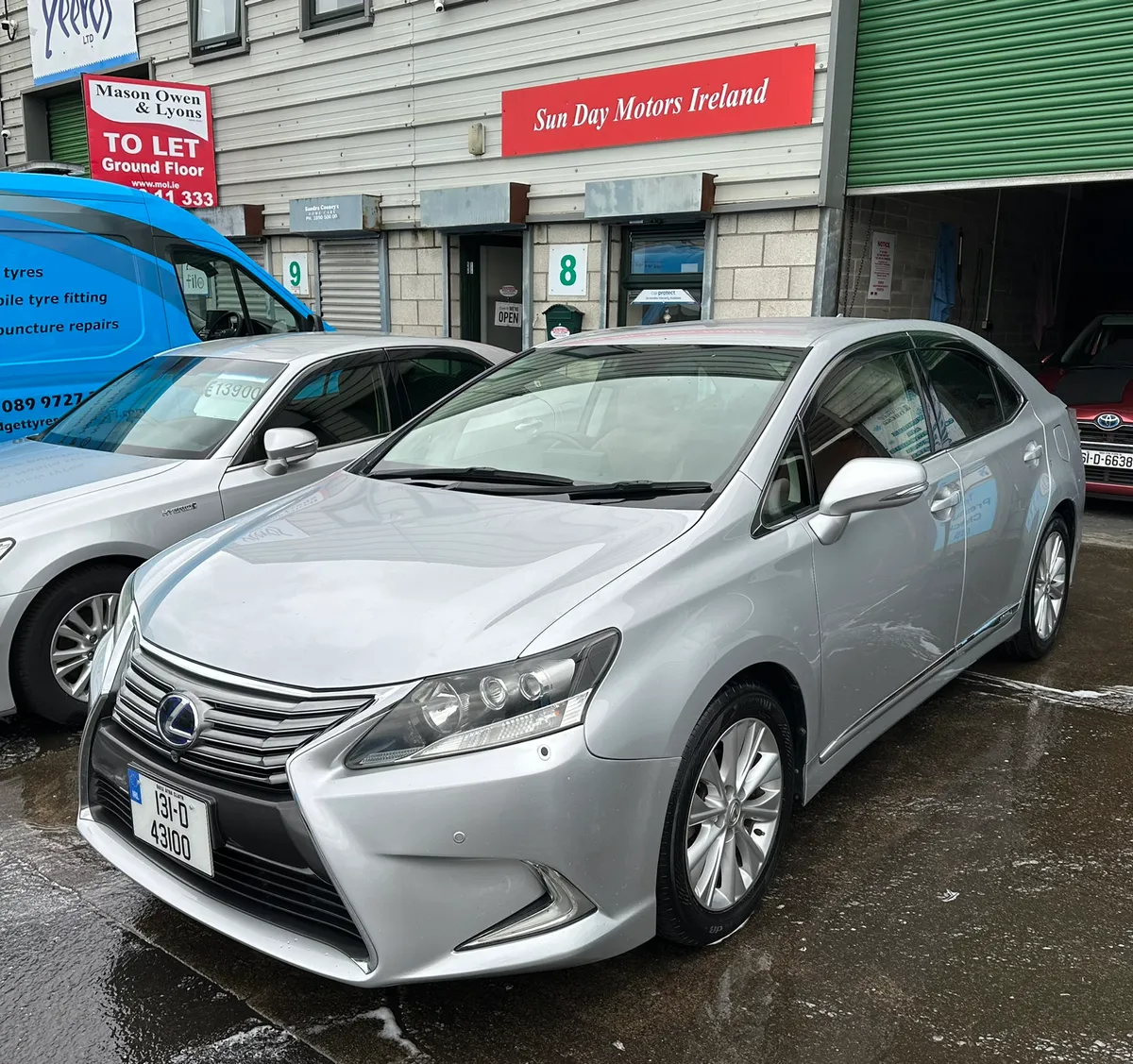 Automatic low mileage hybrid Lexus Hs - Image 1