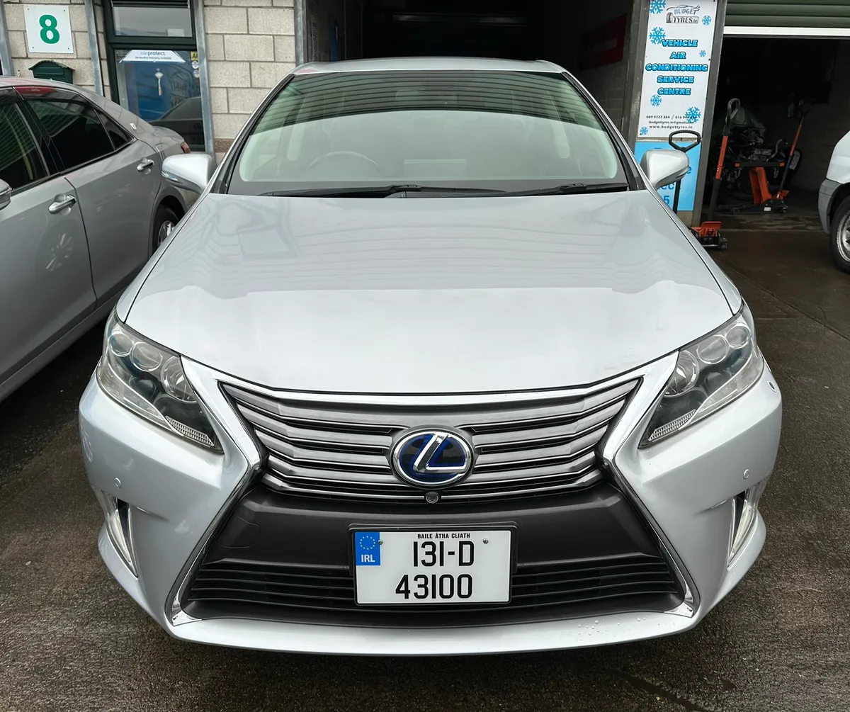 Automatic low mileage hybrid Lexus Hs - Image 3