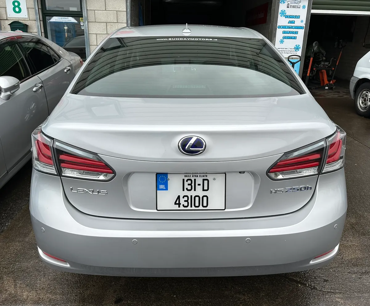 Automatic low mileage hybrid Lexus Hs - Image 4