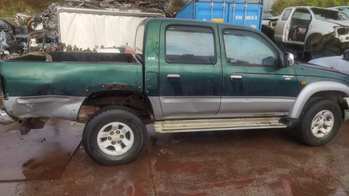 2004 TOYOTA HILUX 2.5 D4D - Image 3
