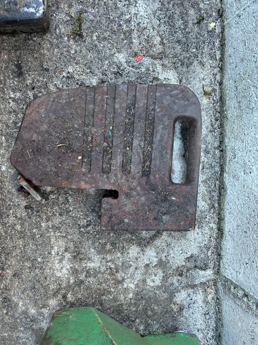 Massey Ferguson 25KG weight x1