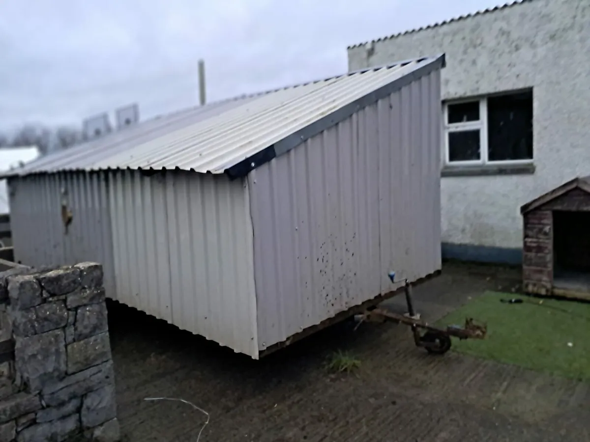 Mobile chicken coop - Image 1