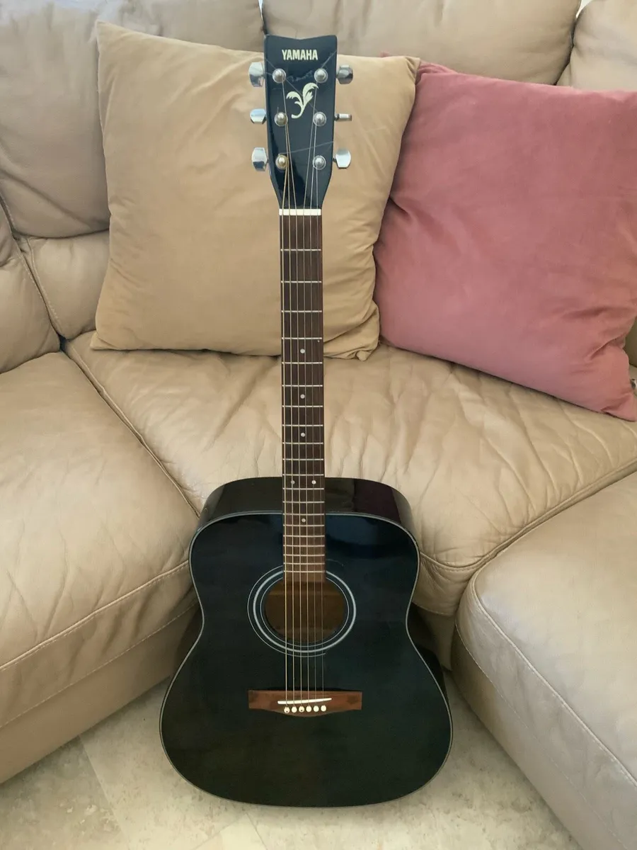 Yamaha F-340 BL Acoustic Guitar (€115) - Image 1