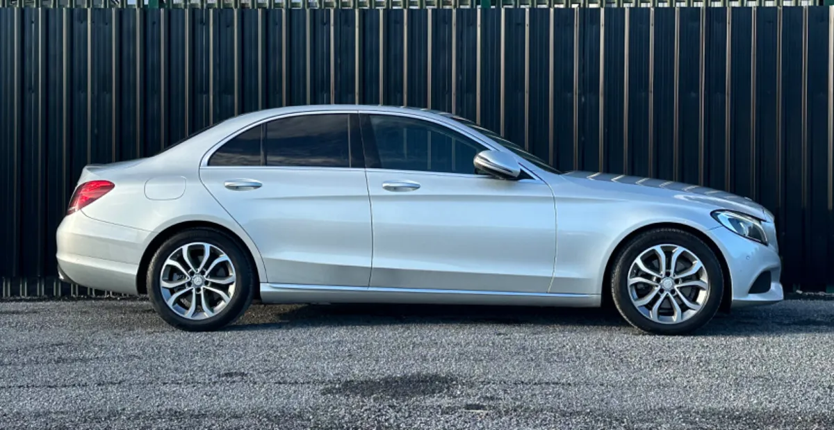 Mercedes-Benz C220d Auto *Immaculate - Image 4