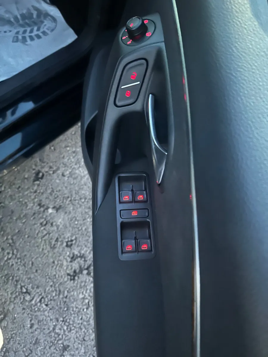 VOLKSWAGON POLO 1.2L TSI Comfortline 2015 - Image 12