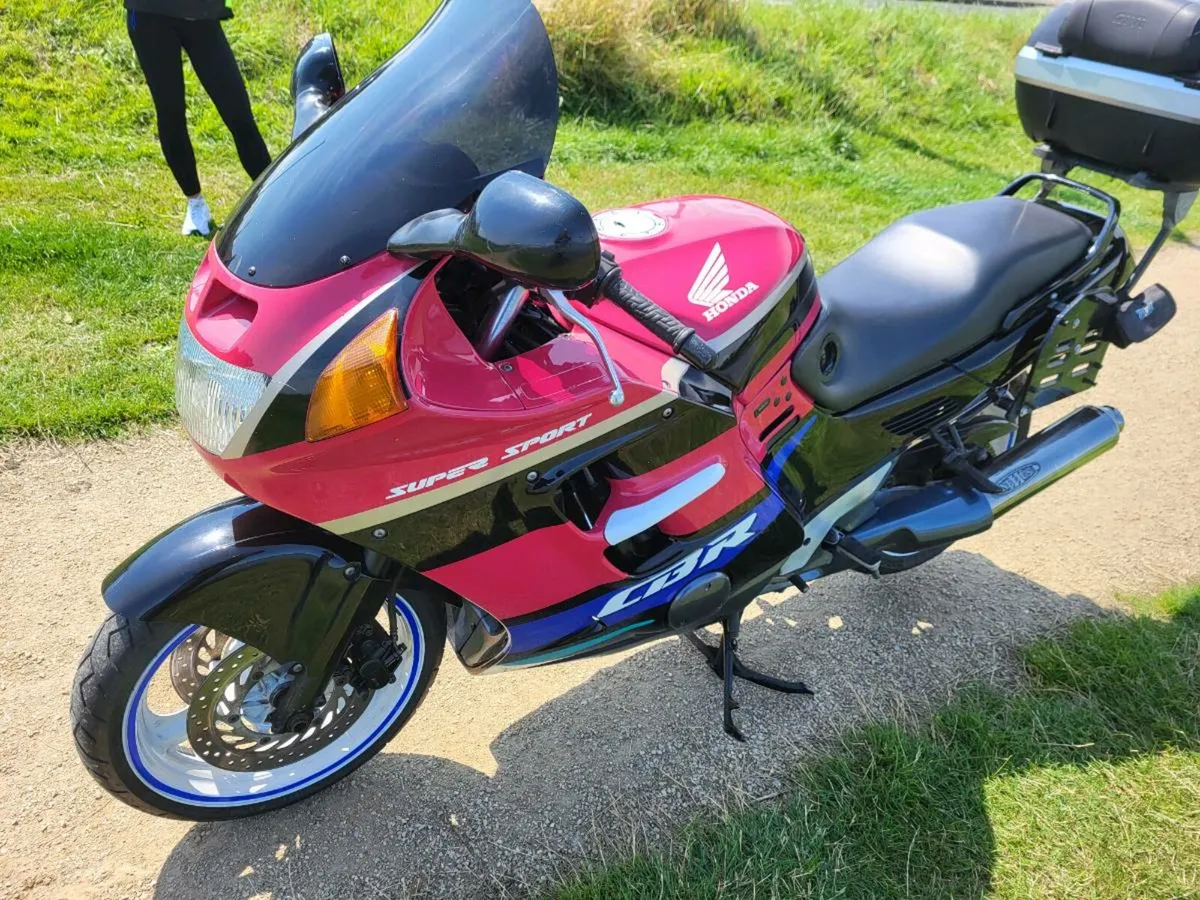 Honda CBR 1000F - Image 1