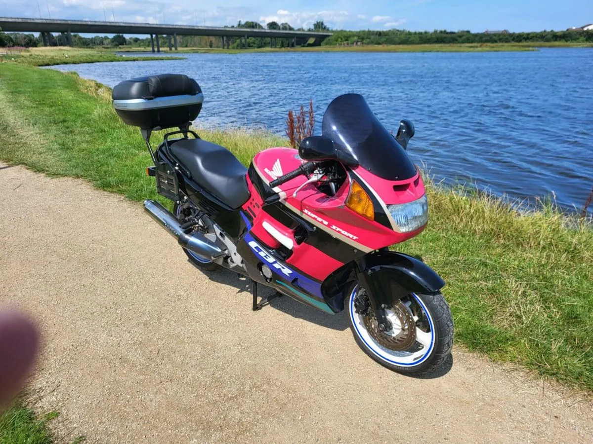 Honda CBR 1000F - Image 2