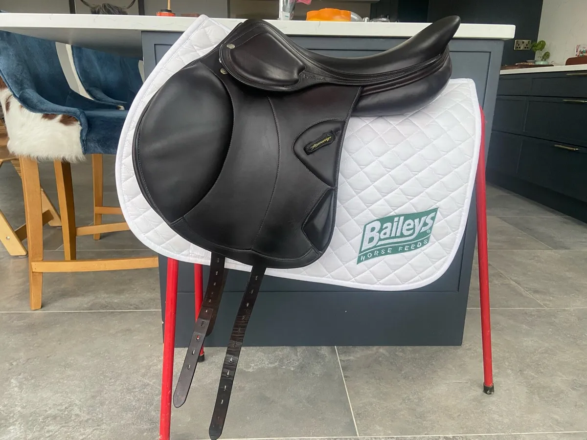 Amerigo Monoflap Jump Saddle - Image 1