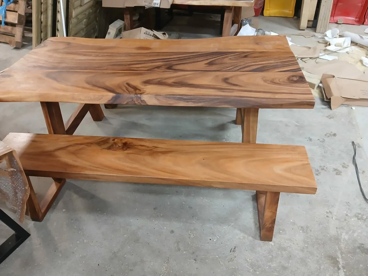 Solid acacia hardwood table - Image 3