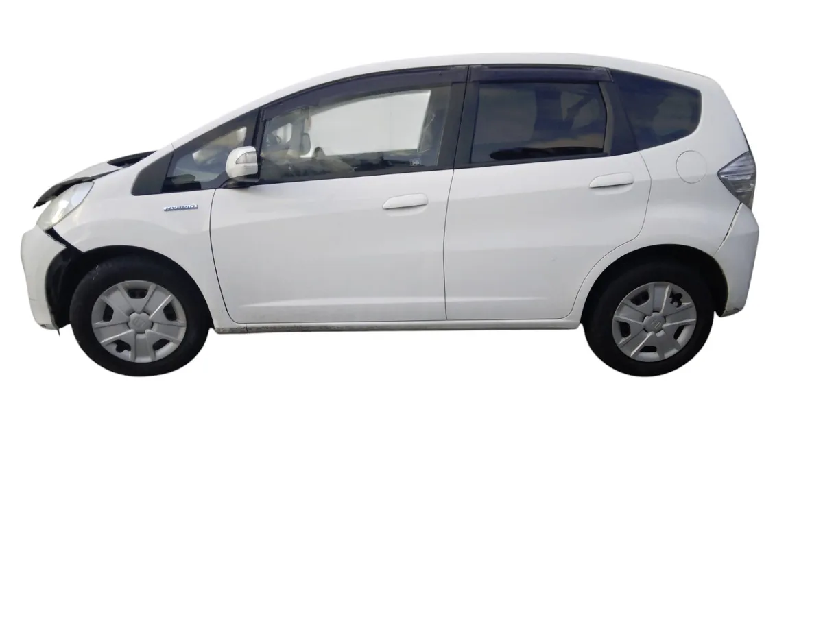 2013 HONDA FIT For Breaking/Dismantling - Image 3