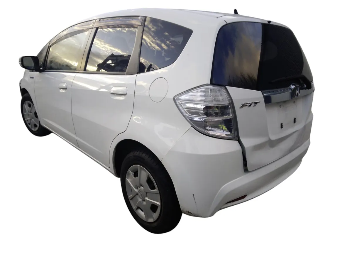2013 HONDA FIT For Breaking/Dismantling - Image 2