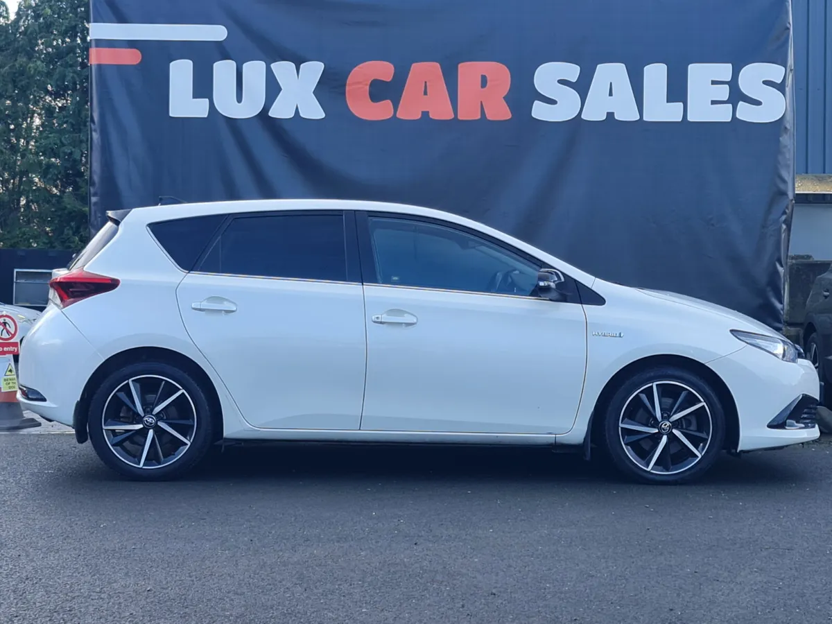 2018 Toyota Auris 1.8 VVT-I LUNA SPORT HYBRID AUTO - Image 2