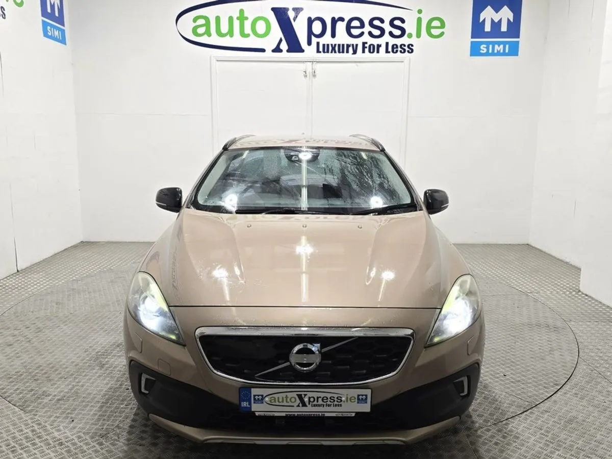 Volvo V40 1.6 T4 Cross Country Automatic  Reversi - Image 3