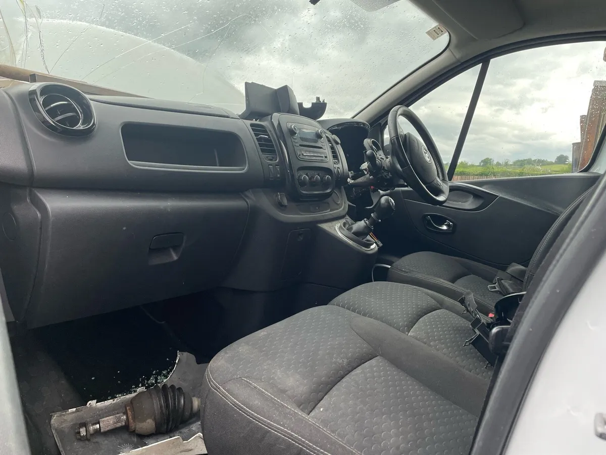 2017 trafic vivaro for breaking - Image 2