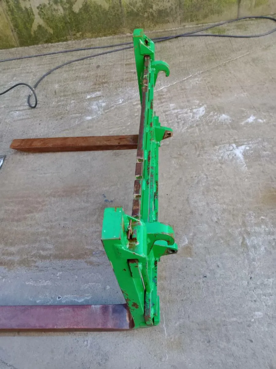 John Deere pallet forks - Image 2