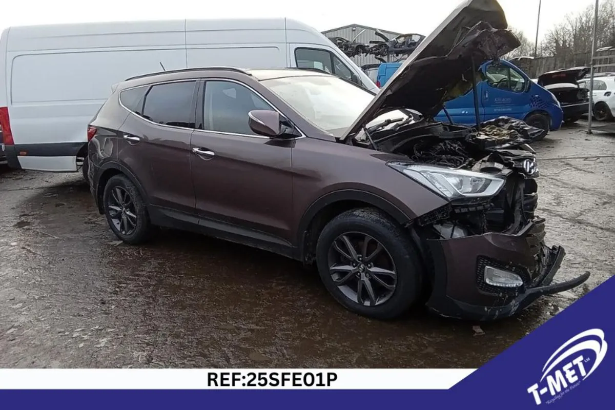 2013 HYUNDAI SANTA FE BREAKING FOR PARTS - Image 4