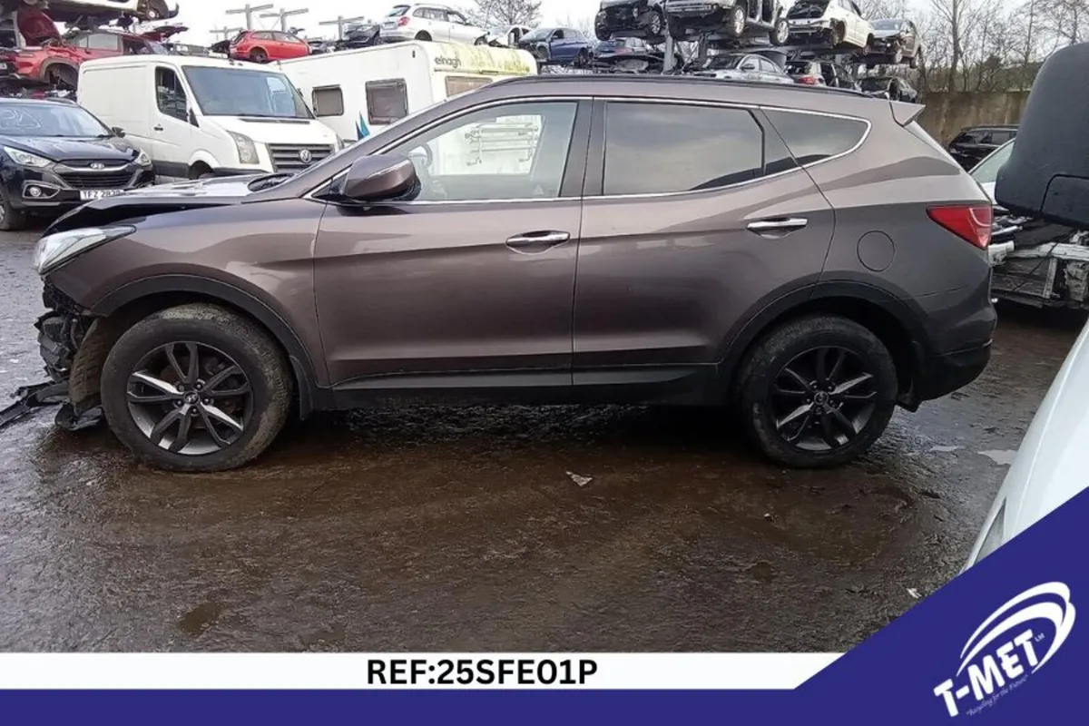 2013 HYUNDAI SANTA FE BREAKING FOR PARTS - Image 3