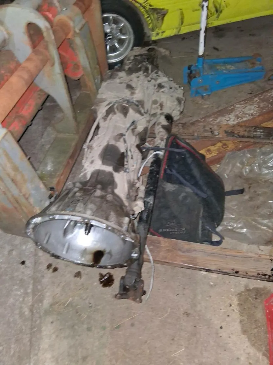 Mitsubishi pajero m4 parts - Image 1