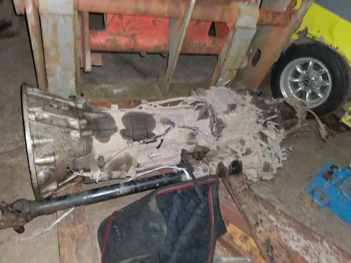 Mitsubishi pajero m4 parts - Image 2