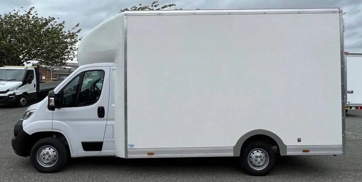 2022 Renault Master 4.5m lowloader - Image 1