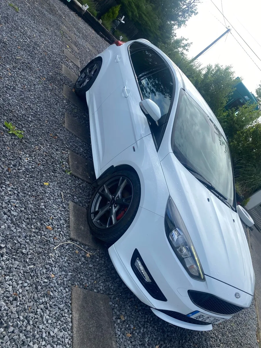 White Ford Focus ST line 2L - Image 3