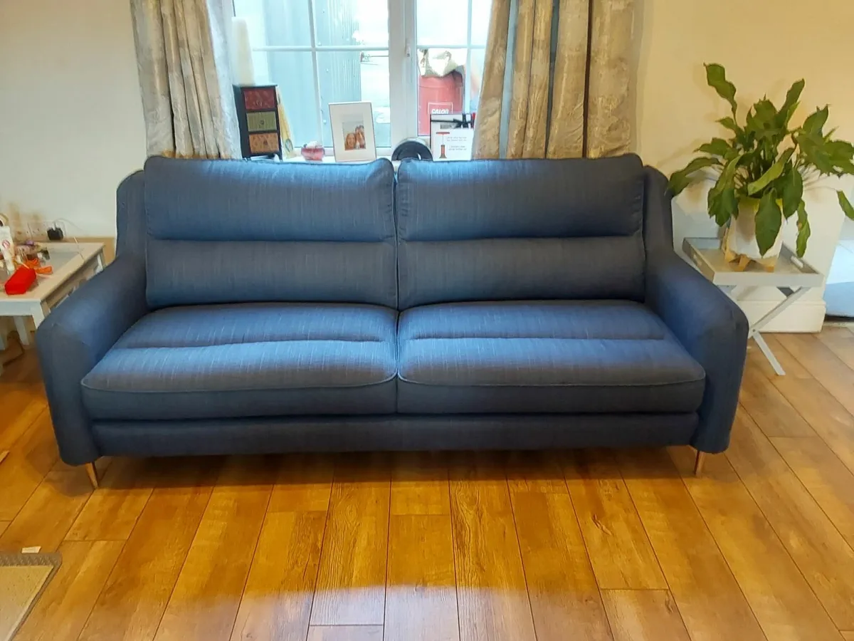 Couch and matching armchair - Image 1