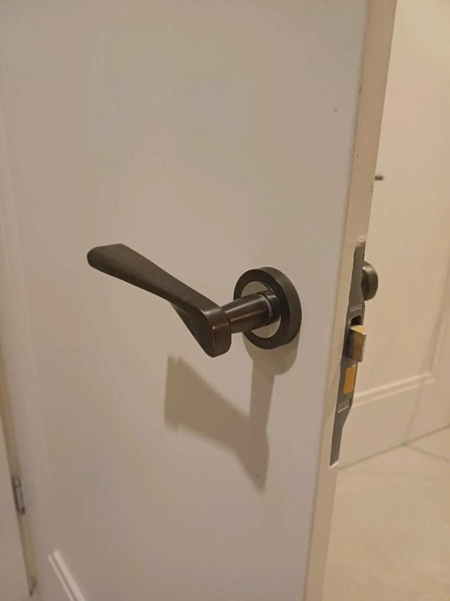 Door - Image 2