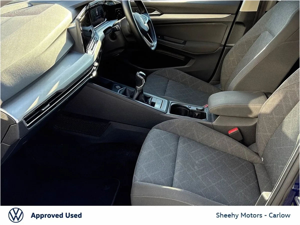 Volkswagen Golf 1.0 TSI 110HP Life - Image 4