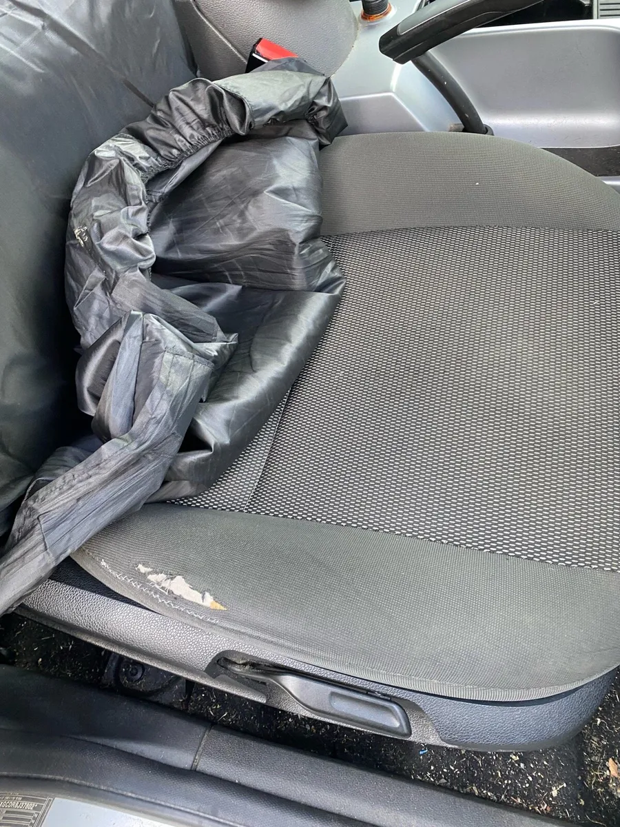 Car - Image 4