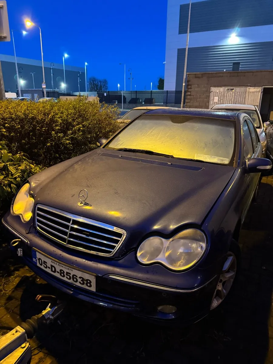 Mercedes auto for parts - Image 1