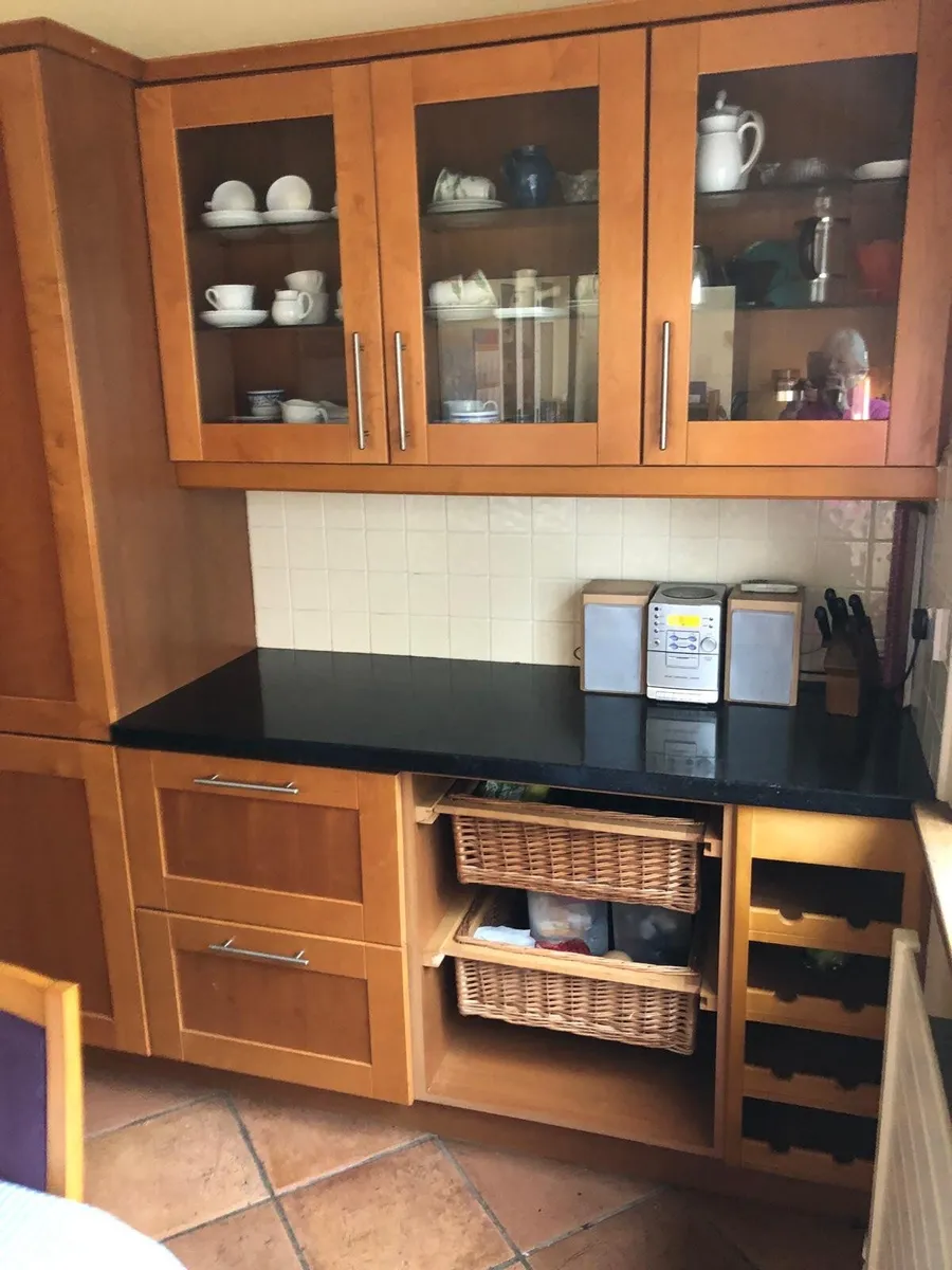 Kitchen (including Bosch oven, fridge/freezer…) - Image 3