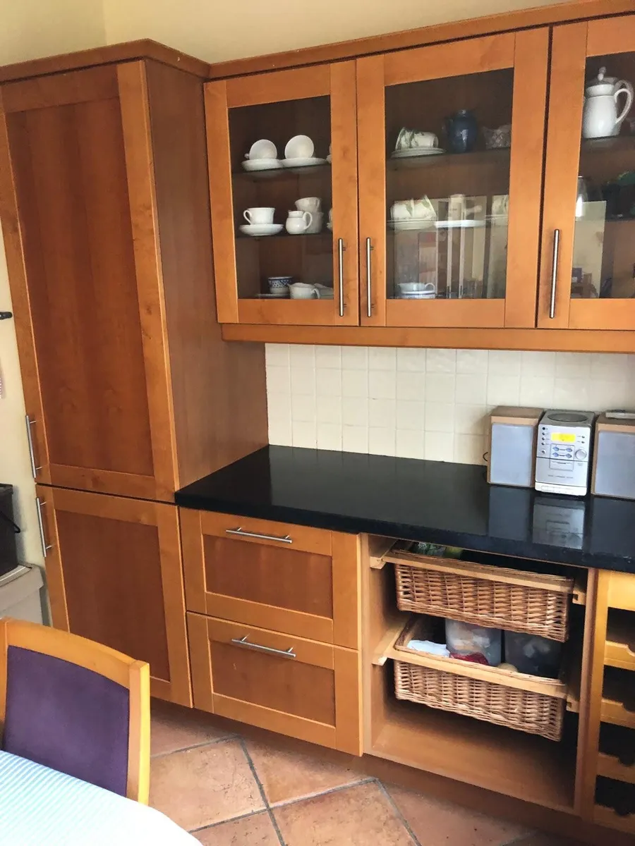 Kitchen (including Bosch oven, fridge/freezer…) - Image 4