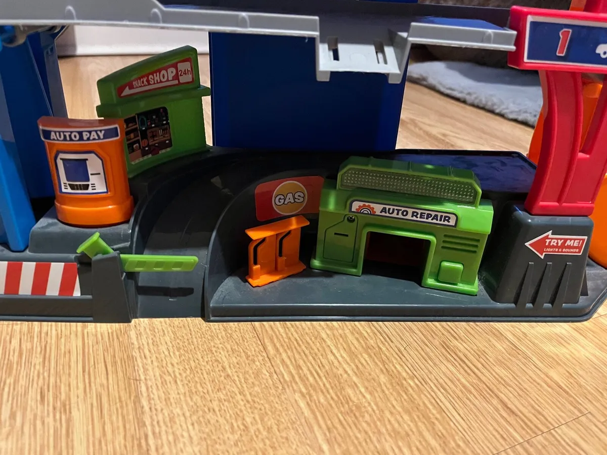 Toy Garage - Image 2