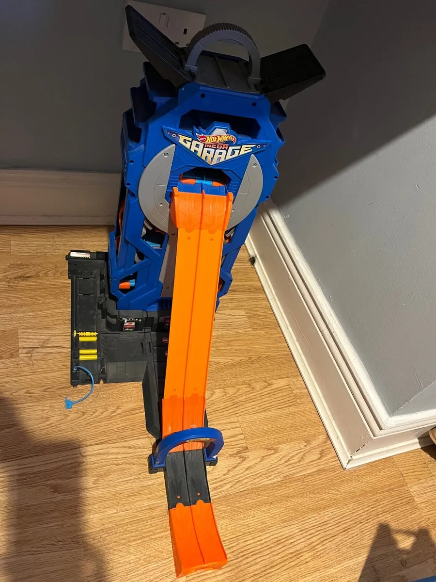 Hot wheels garage