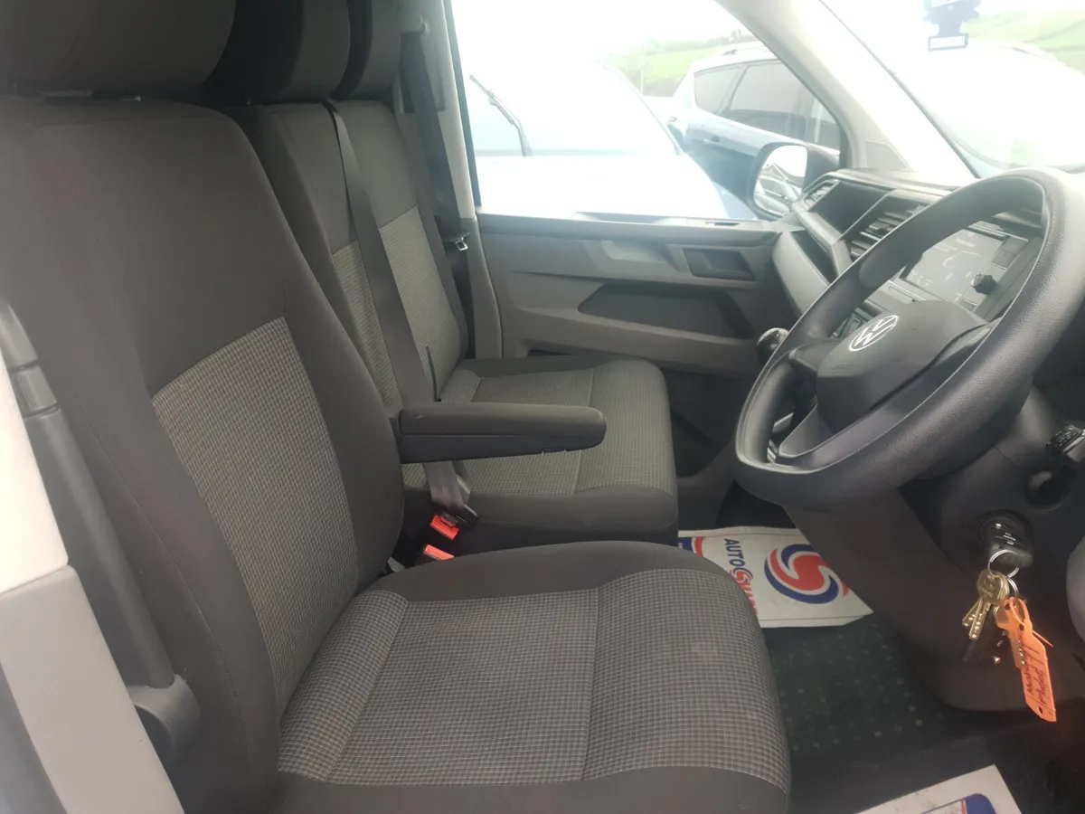 Volkswagen Transporter 2021 T6 28 - Image 3