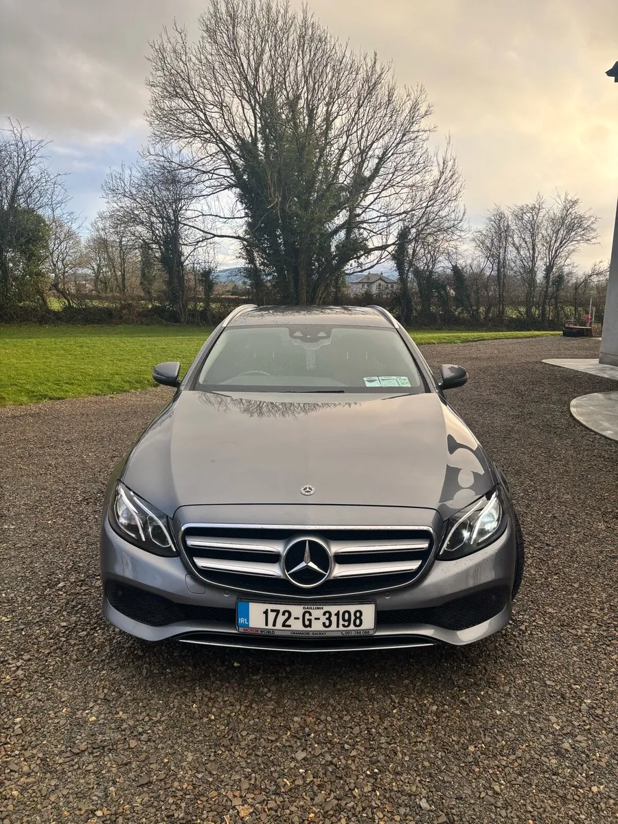MERCEDES E220d - Image 2