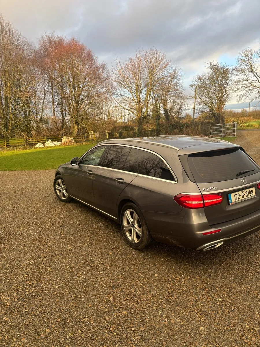 MERCEDES E220d - Image 3