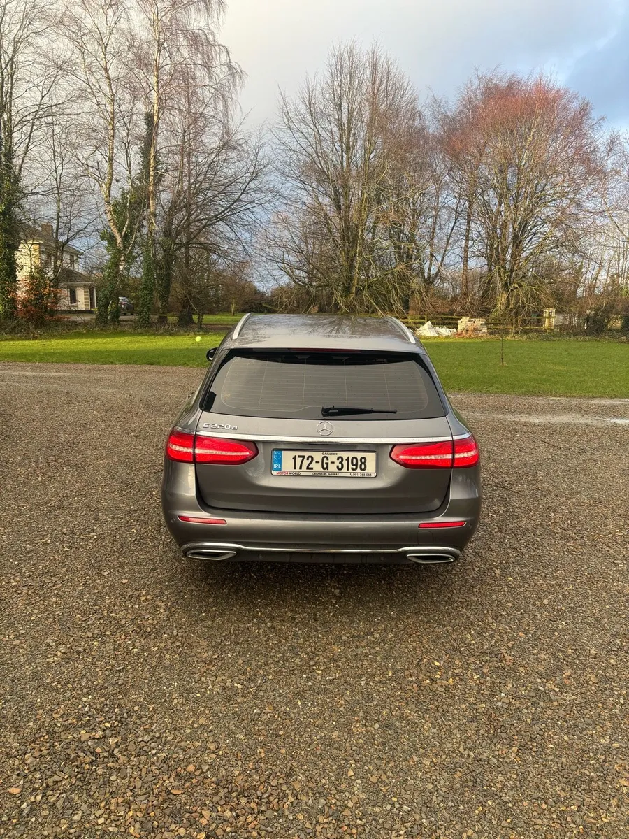 MERCEDES E220d - Image 4