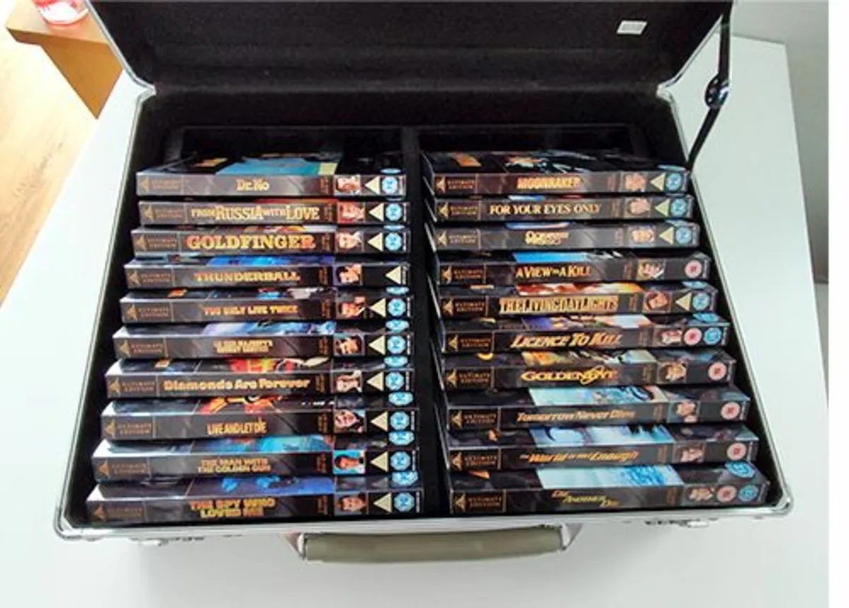 Collector’s James Bond Briefcase with 20 DVDs - Image 3