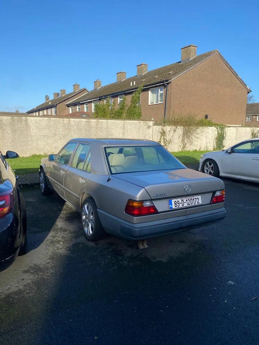 1989 Mercedes 260e w124 - Image 1